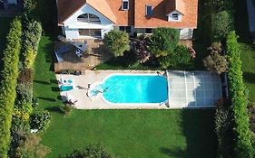 Grande Chambre Entre Caen Et La Mer Chambre Terrasse Jardin Et Piscine